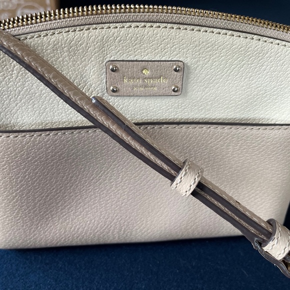 Kate Spade Purse - Picture 1 of 3
